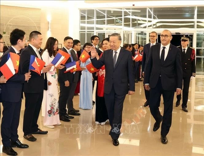 Tổng Bí thư, Chủ tịch nước Tô Lâm bắt đầu thăm chính thức Cộng hòa Pháp và dự Hội nghị Thượng đỉnh Không gian vũ trụ tại Paris Tổng Bí thư, Chủ tịch nước Tô Lâm bắt đầu thăm chính thức Cộng hòa Pháp và dự Hội nghị Thượng đỉnh Không gian vũ trụ tại Paris