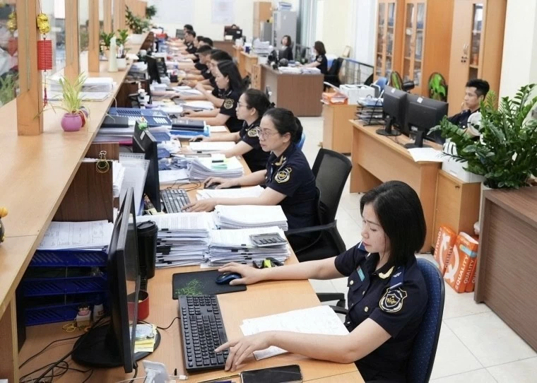 Hải quan khu vực III: Thu ngân sách vượt 65.200 tỷ đồng, thông quan tăng trưởng 2 con số Hải quan khu vực III: Thu ngân sách vượt 65.200 tỷ đồng, thông quan tăng trưởng 2 con số
