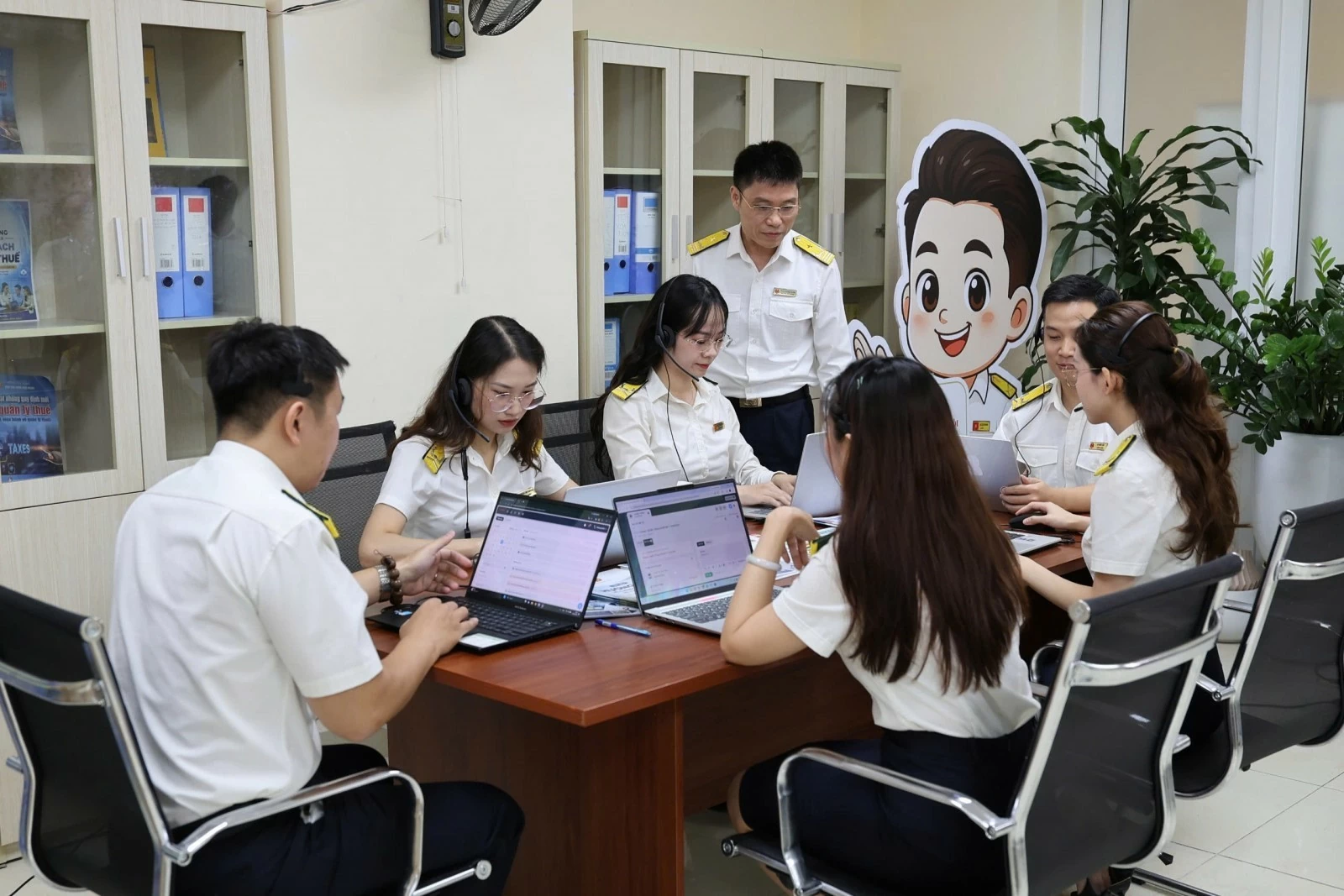 Thuế TP. Hà Nội ra mắt tổng đài hỗ trợ người nộp thuế 1900.886.889 Thuế TP. Hà Nội ra mắt tổng đài hỗ trợ người nộp thuế 1900.886.889