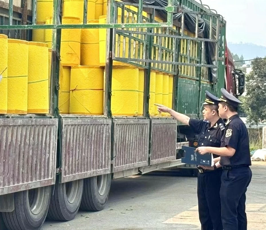 Hải quan lý giải: Không thể đồng nhất Giấy đăng ký kiểm tra chất lượng với giấy phép nhập khẩu Hải quan lý giải: Không thể coi giấy kiểm tra chất lượng là “giấy phép nhập khẩu”