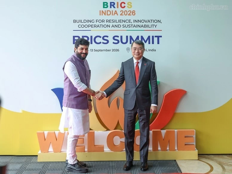 Thủ tướng tới New Delhi, bắt đầu chương trình dự Hội nghị thượng đỉnh BRICS và làm việc song phương tại Ấn Độ Thủ tướng tới New Delhi, bắt đầu chương trình dự Hội nghị thượng đỉnh BRICS và làm việc song phương tại Ấn Độ