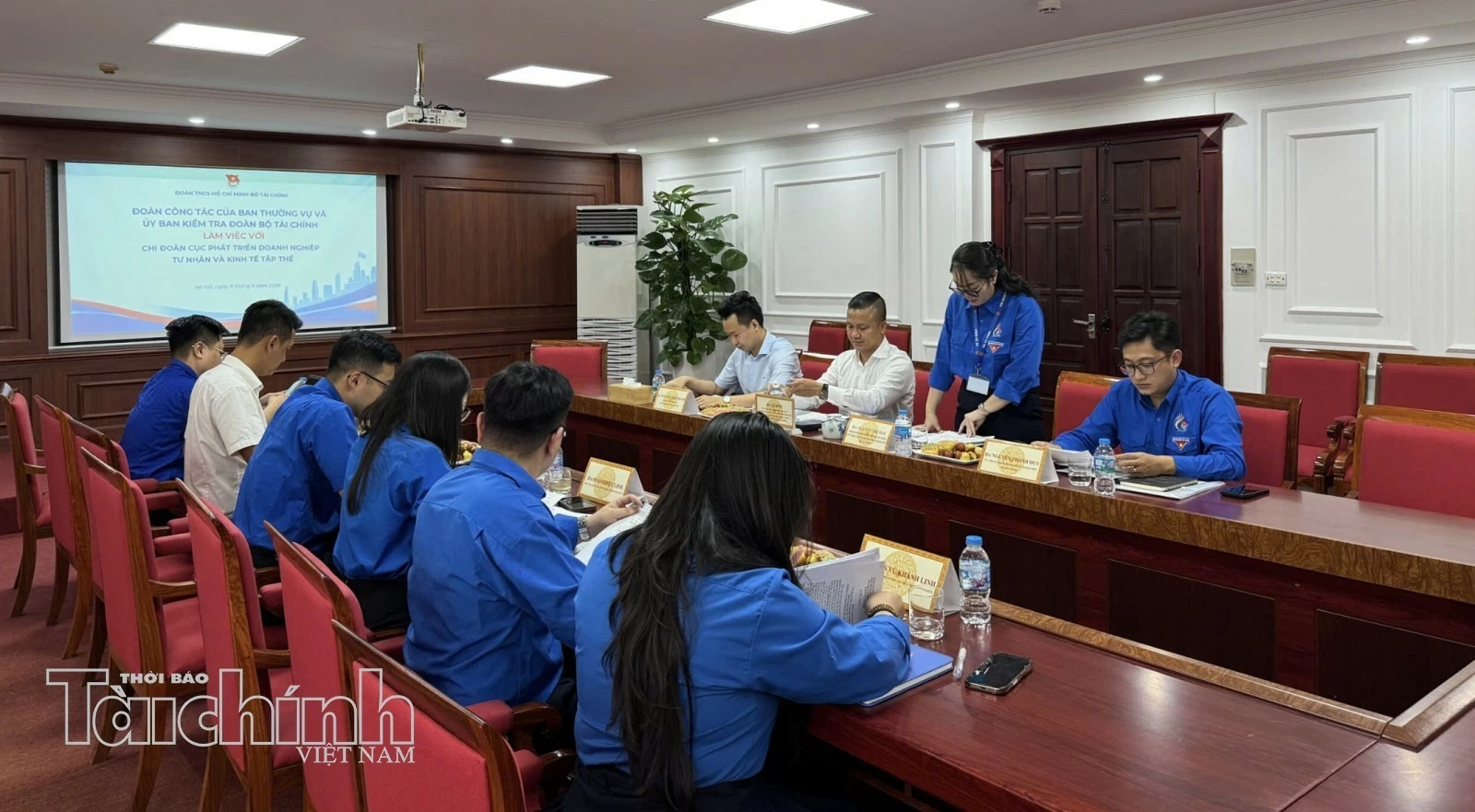 Đổi mới hoạt động Đoàn gắn với nhiệm vụ và thế mạnh chuyên môn Đổi mới hoạt động Đoàn gắn với nhiệm vụ và thế mạnh chuyên môn