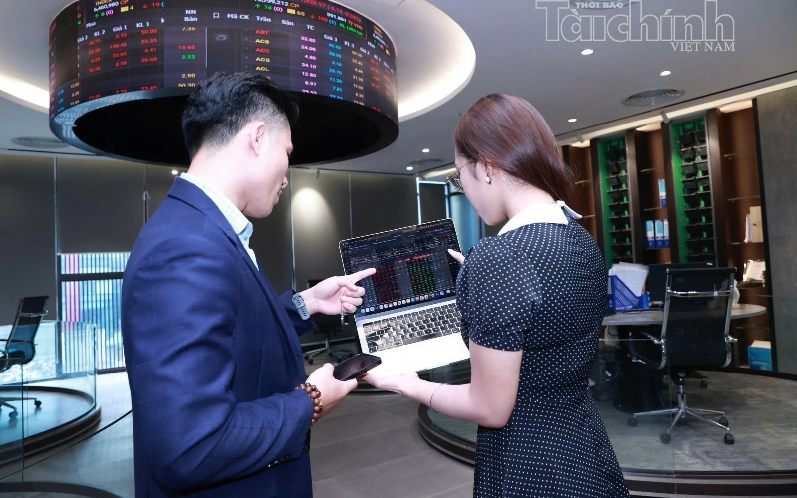 chung khoan ngay 23 9 ap luc ban gia tang vn index giam hon 15 diem