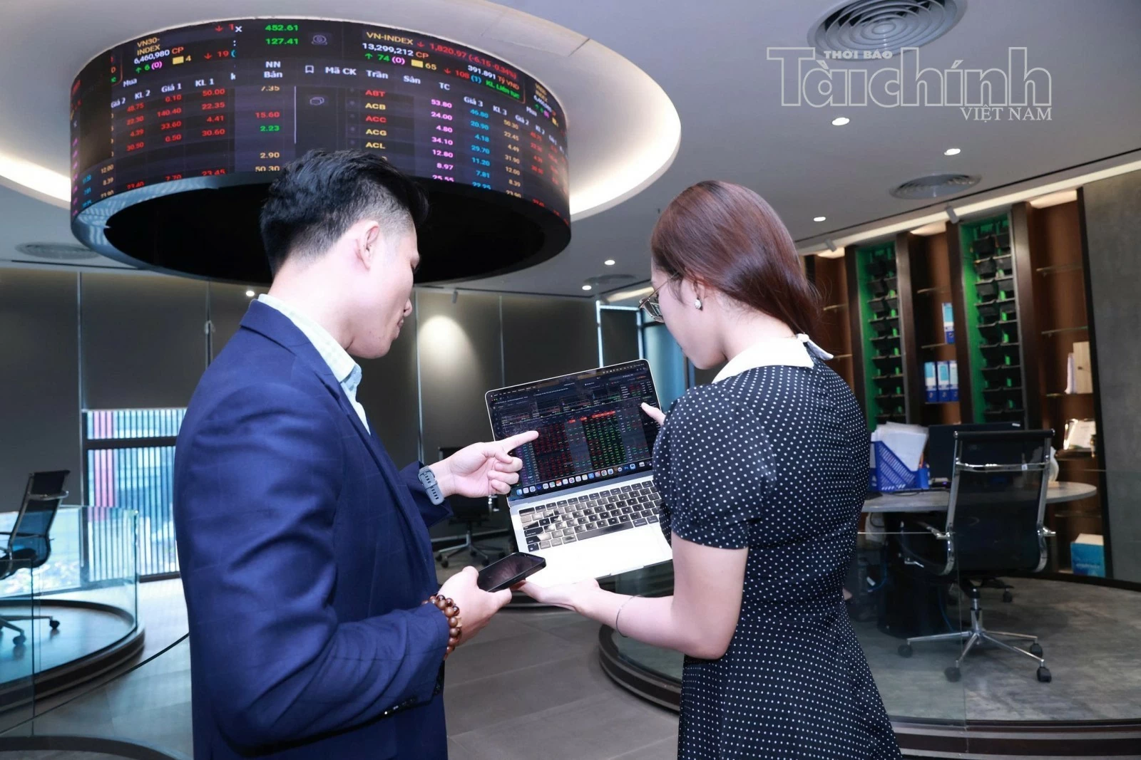 Chứng khoán ngày 23/9: Áp lực bán gia tăng, VN-Index giảm hơn 15 điểm
