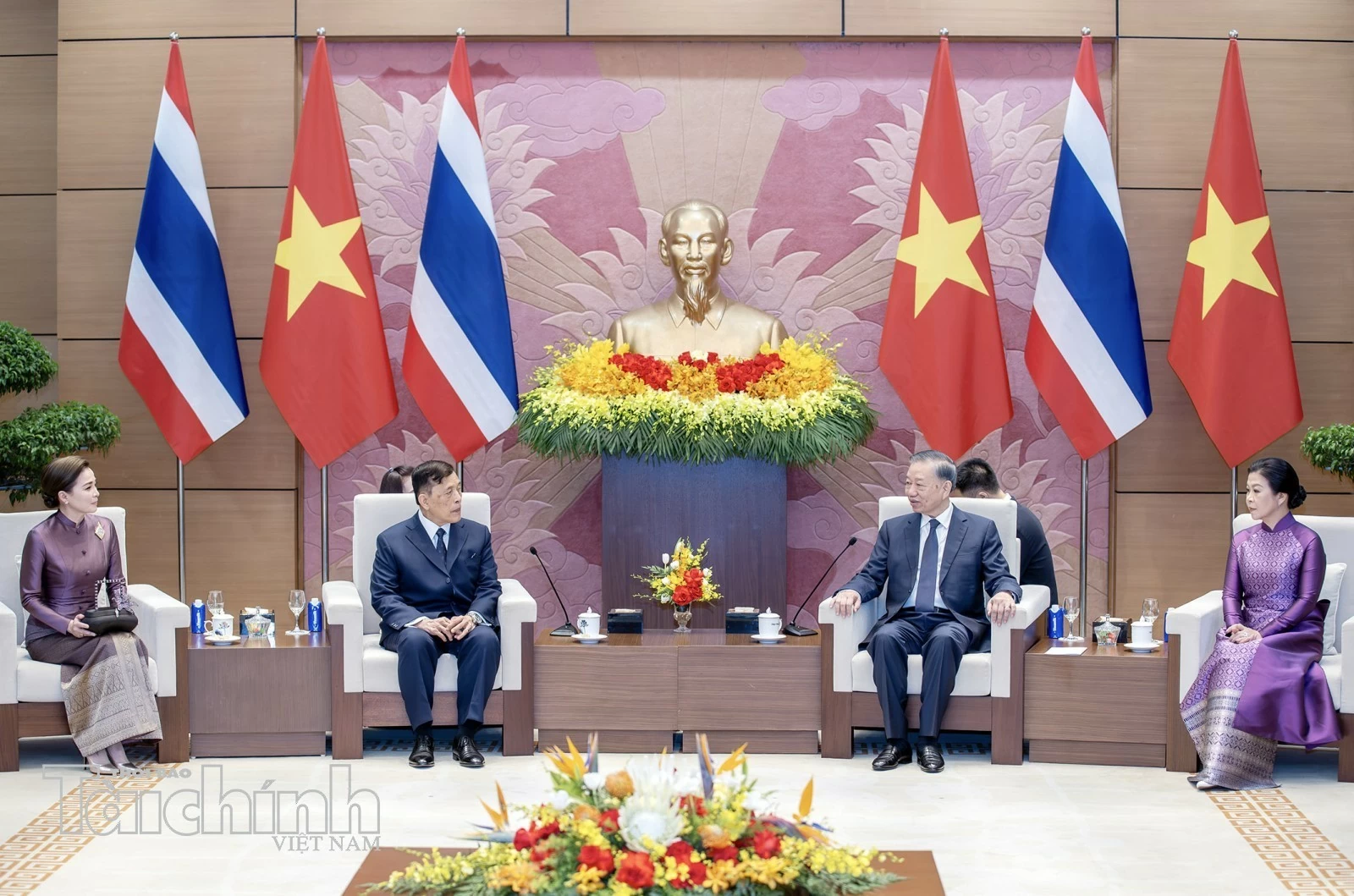 Lễ đón chính thức Nhà vua và hoàng hậu Thái Lan thăm cấp Nhà nước tới Việt Nam