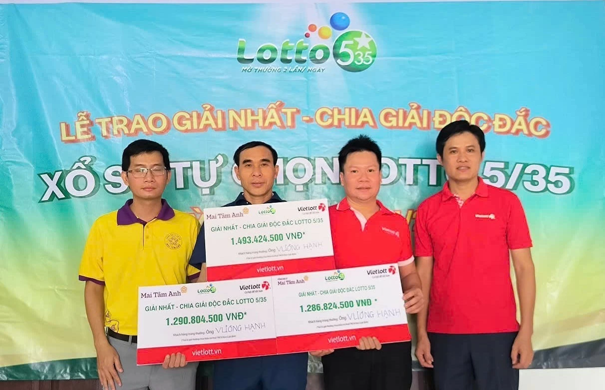 Người đàn ông tại Quảng Trị hai lần trúng giải thưởng tỷ đồng từ xổ số quay nhanh Lotto 5/35 của Vietlott Người đàn ông tại Quảng Trị hai lần trúng giải thưởng tỷ đồng từ xổ số quay nhanh Lotto 5/35 của Vietlott