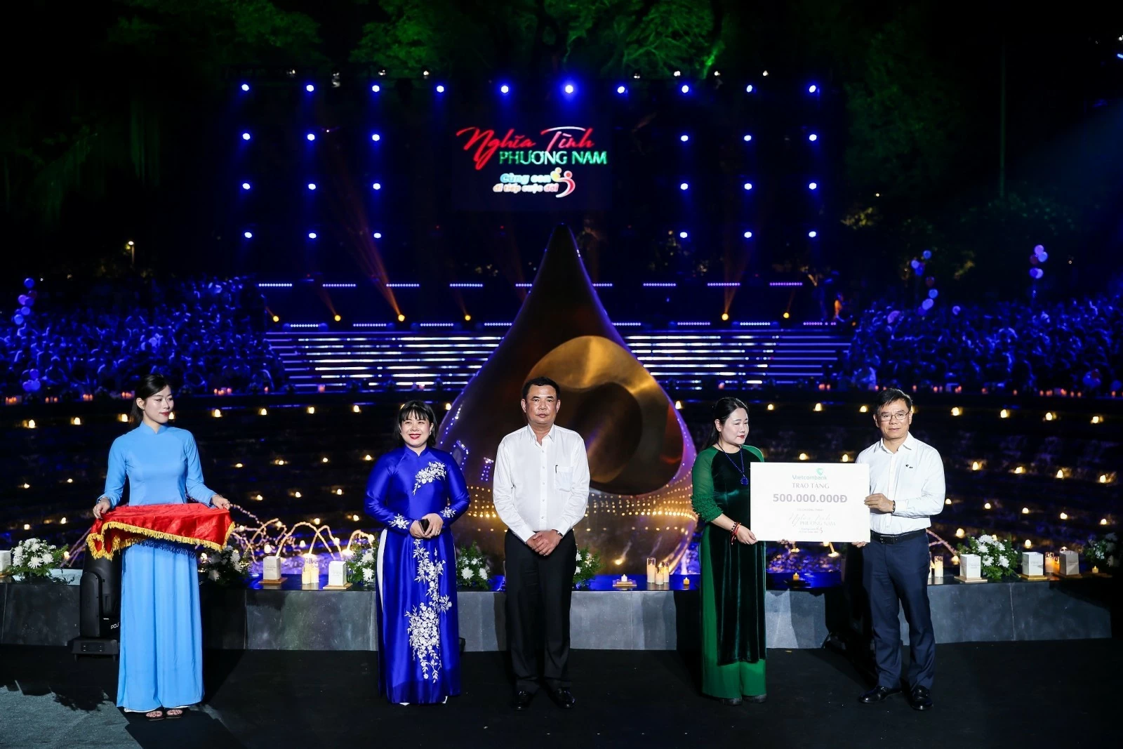 Vietcombank trao tặng 500 triệu đồng cho trẻ em có hoàn cảnh khó khăn tại chương trình “Nghĩa tình Phương Nam - Cùng con đi tiếp cuộc đời” năm 2026