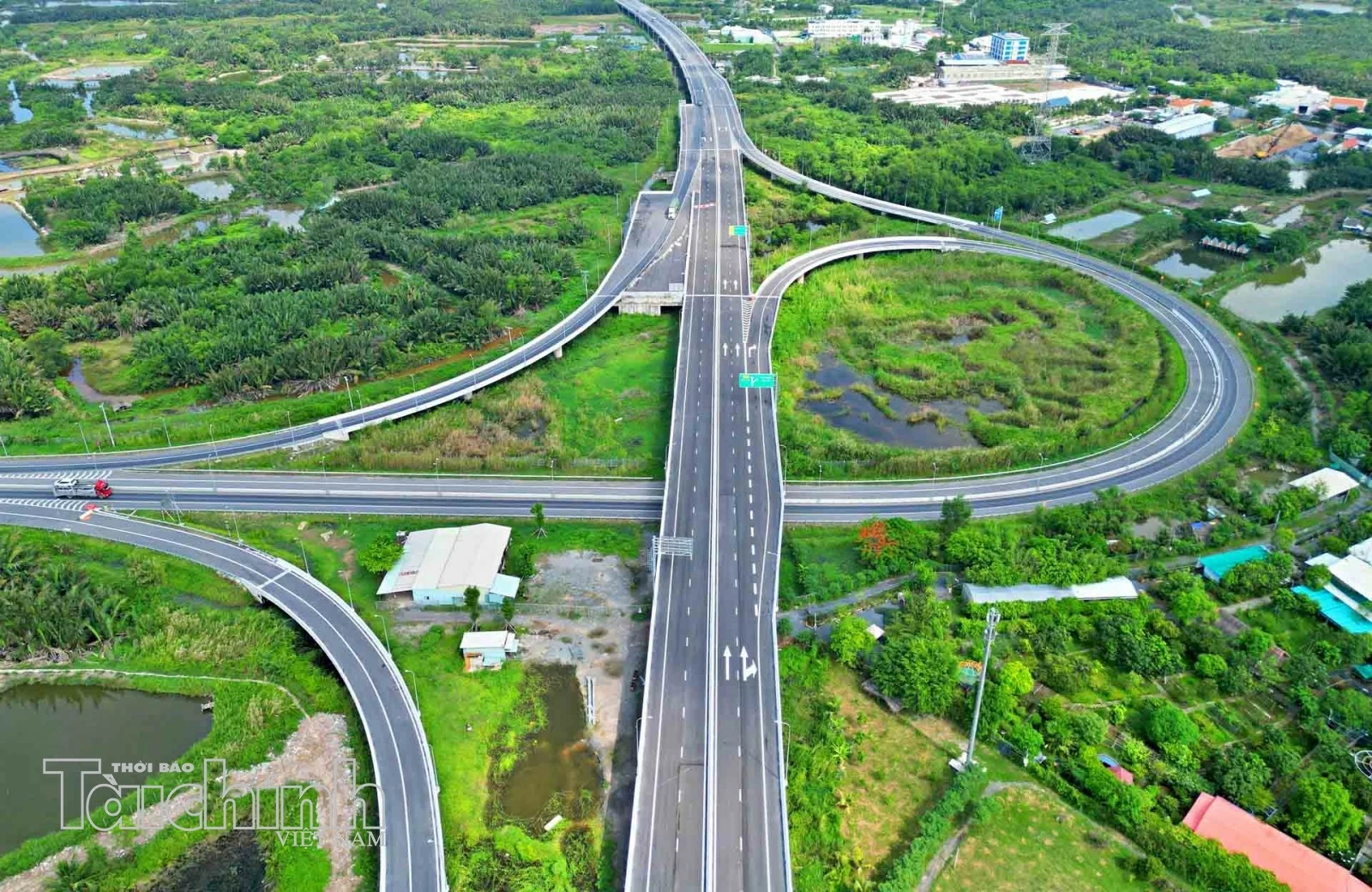 Cao tốc Bến Lức - Long Thành tạo bước chuyển dịch cho bản đồ công nghiệp phía Nam Cao tốc Bến Lức - Long Thành tạo bước chuyển dịch cho bản đồ công nghiệp phía Nam