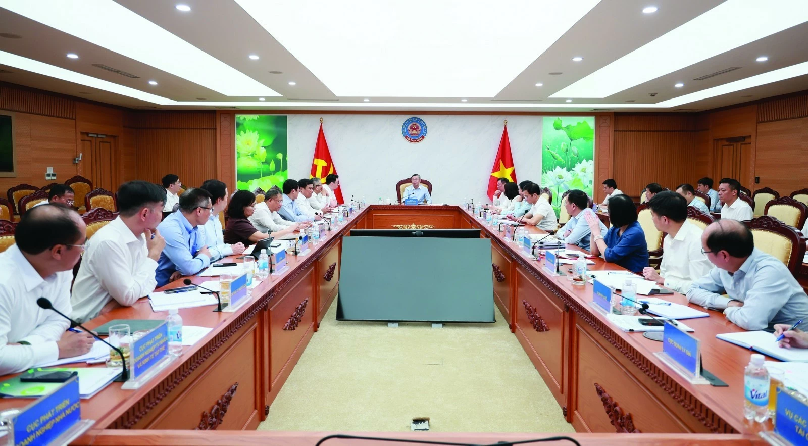 Dồn toàn lực cho mục tiêu tăng trưởng 2 con số Dồn toàn lực cho mục tiêu tăng trưởng 2 con số