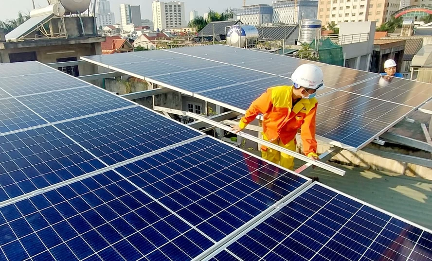 Thúc lắp điện mặt trời mái nhà tại công sở, trường học, bệnh viện Thúc lắp điện mặt trời mái nhà tại công sở, trường học, bệnh viện
