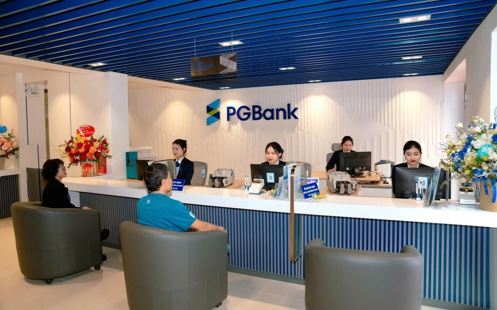 Hơn 267 triệu cổ phiếu sắp chào bán, PGBank tiến gần mốc vốn điều lệ 10.000 tỷ đồng Hơn 267 triệu cổ phiếu sắp chào bán, PGBank tiến gần mốc vốn điều lệ 10.000 tỷ đồng