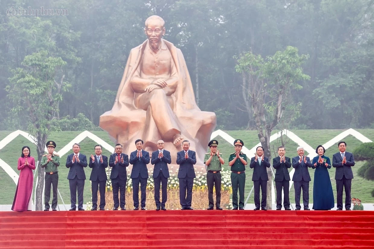 Tổng Bí thư, Chủ tịch nước Tô Lâm dự Lễ kỷ niệm 72 năm Ngày Bác Hồ về thăm Đền Hùng và khánh thành Tượng đài “Bác Hồ với ngày hội non sông”