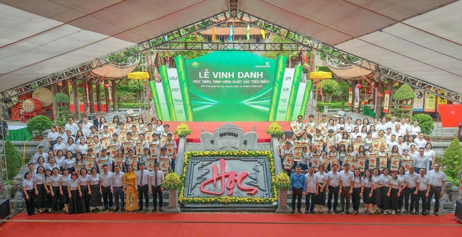 Công đoàn Vietcombank: Vinh danh học sinh, sinh viên xuất sắc, tiêu biểu năm 2026