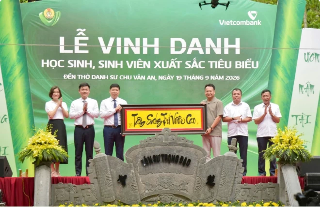 Công đoàn Vietcombank: Vinh danh học sinh, sinh viên xuất sắc, tiêu biểu năm 2026