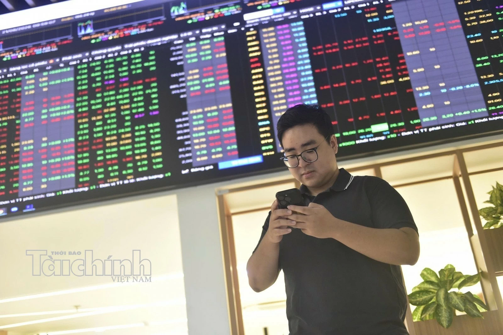 Chứng khoán ngày 21/9: Áp lực từ nhóm vốn hóa lớn, VN-Index lùi sát mốc 1.800 điểm
