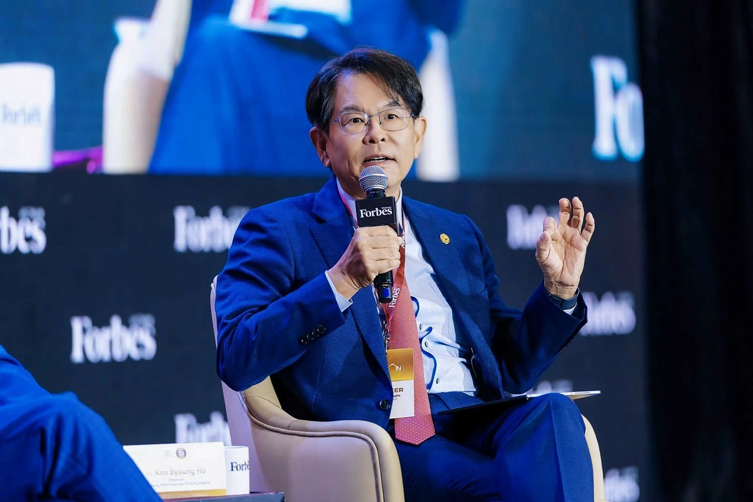 HDBANK tiếp tục vào top 50 Forbes việt Nam trong bước chuyển lớn của thị trường vốn HDBANK tiếp tục vào top 50 Forbes việt Nam trong bước chuyển lớn của thị trường vốn