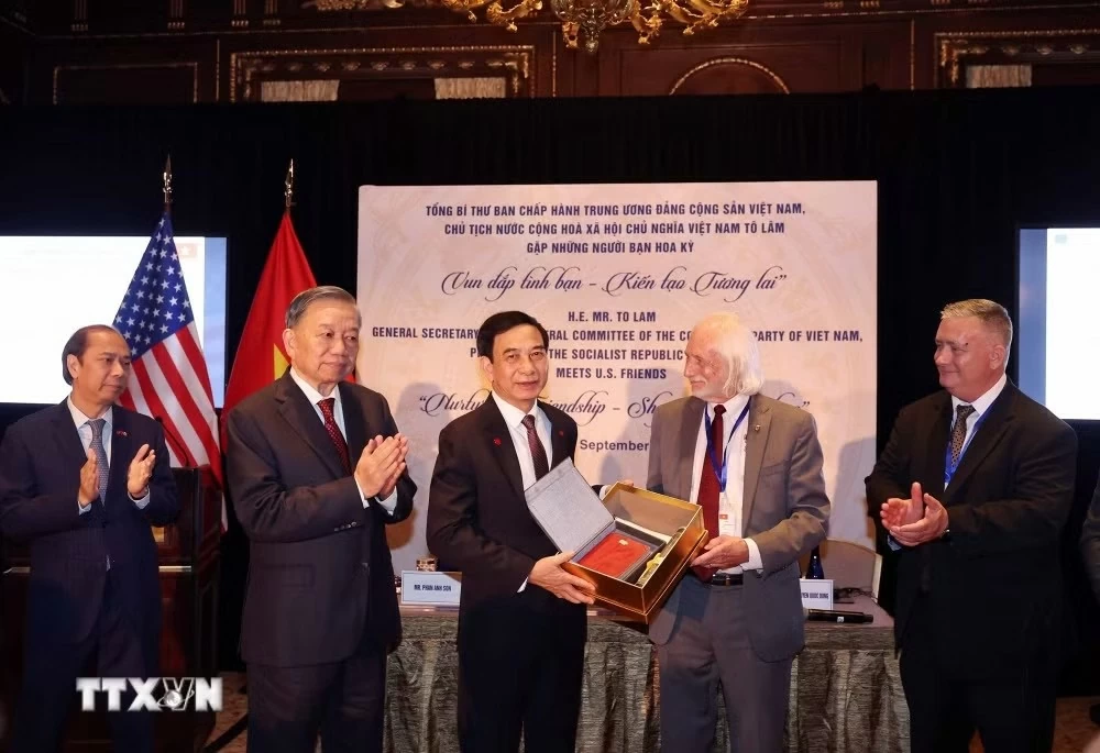 Tổng Bí thư, Chủ tịch nước Tô Lâm gặp những người bạn Hoa Kỳ "Vun đắp tình bạn-kiến tạo tương lai" Tổng Bí thư, Chủ tịch nước Tô Lâm gặp những người bạn Hoa Kỳ "Vun đắp tình bạn-kiến tạo tương lai"