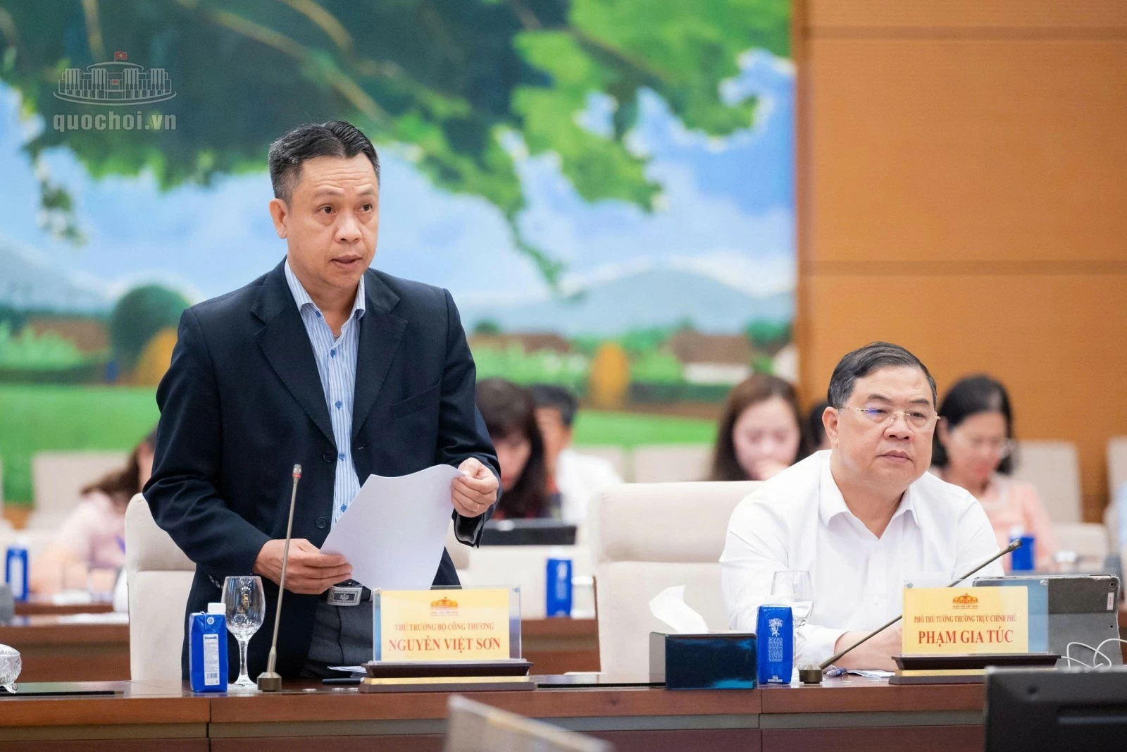 X&acirc;y dựng luật chuy&ecirc;n ng&agrave;nh về giao dịch h&agrave;ng ho&aacute; ph&aacute;i sinh