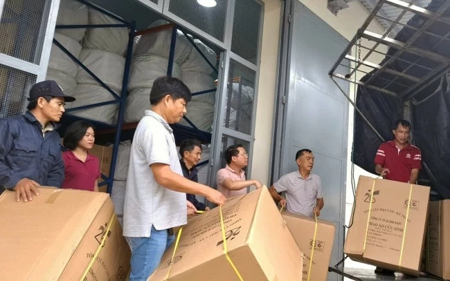 cuc du tru nha nuoc dau thau mua 90 000 ao phao cuu sinh nhap kho du tru quoc gia