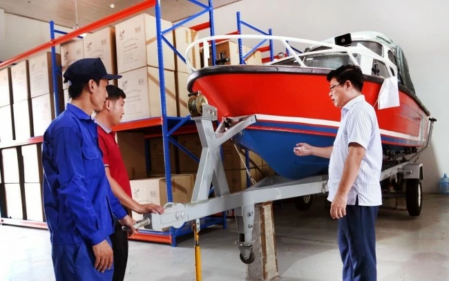 cuc du tru nha nuoc xuat cap nhieu thiet bi vat tu cho 4 tinh de phong chong thien tai va tim kiem cuu nan