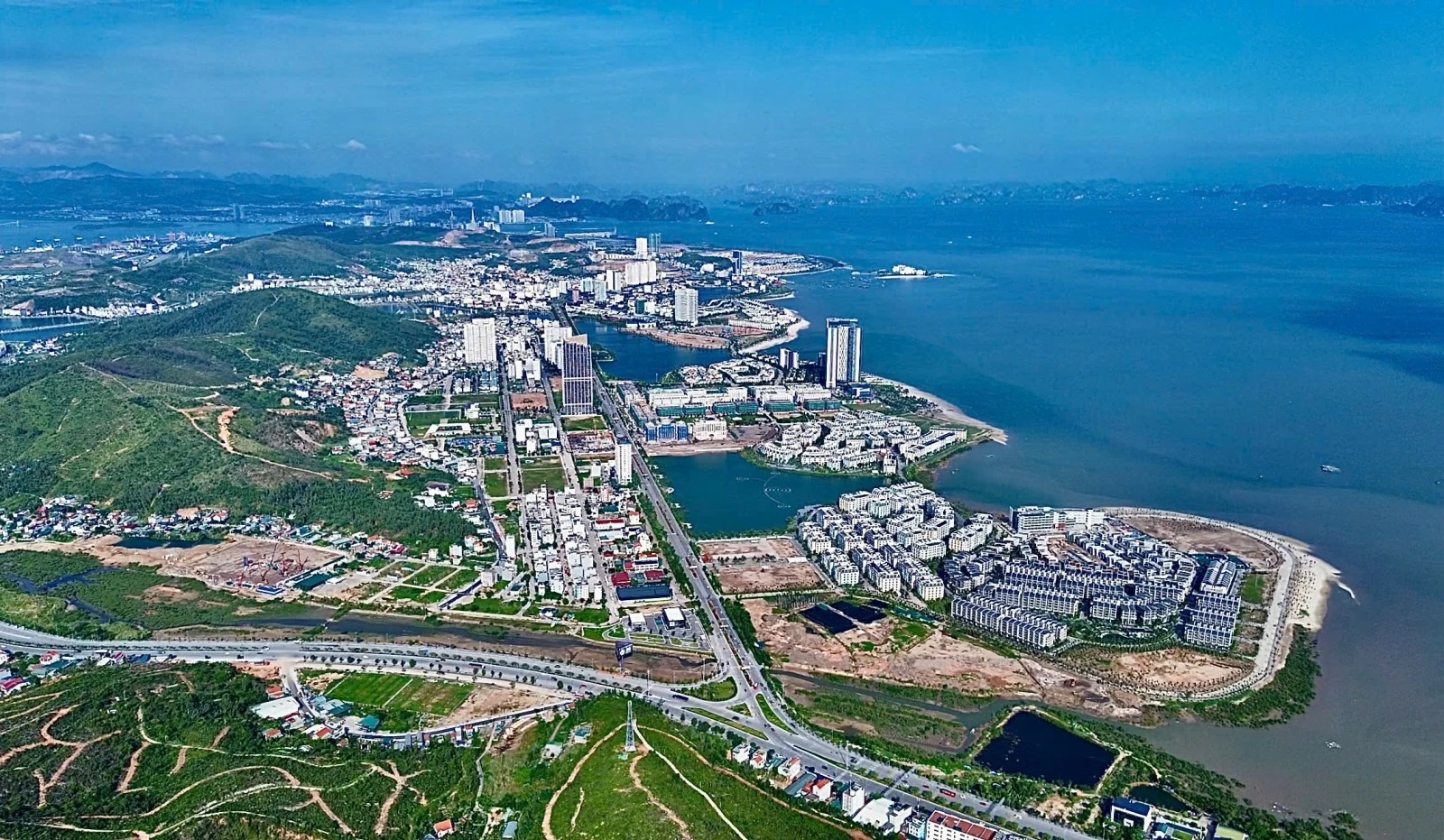 Quảng Ninh gắn chuyển đổi xanh với chuyển đổi số trong mô hình phát triển mới