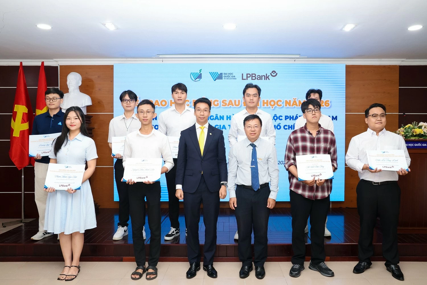 LPBank trao gần 1,8 tỷ đồng học bổng sau đại học cho Đại học Quốc gia TP.HCM