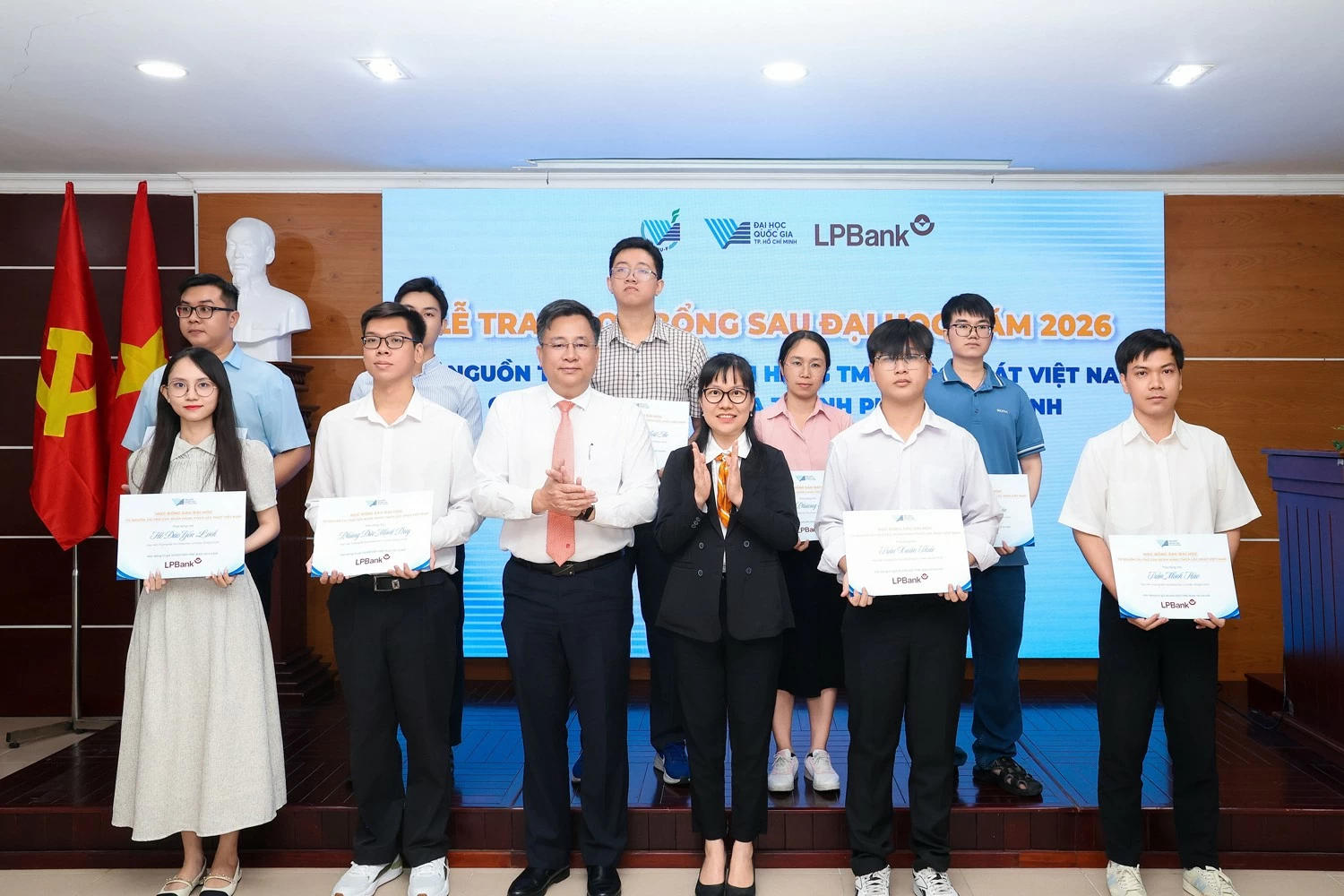 LPBank trao gần 1,8 tỷ đồng học bổng sau đại học cho Đại học Quốc gia TP.HCM