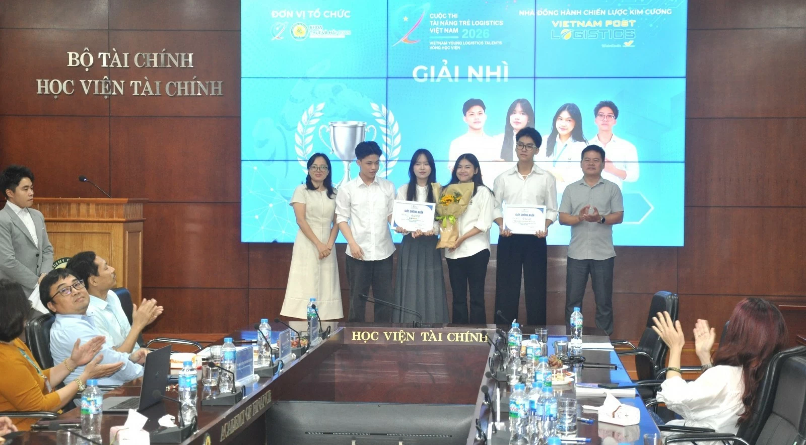 Đội Fourfold giành giải Nhất Tài năng trẻ Logistics Việt Nam 2026 cấp Học viện Tài chính Đội Fourfold giành giải Nhất Tài năng trẻ Logistics Việt Nam 2026 cấp Học viện Tài chính