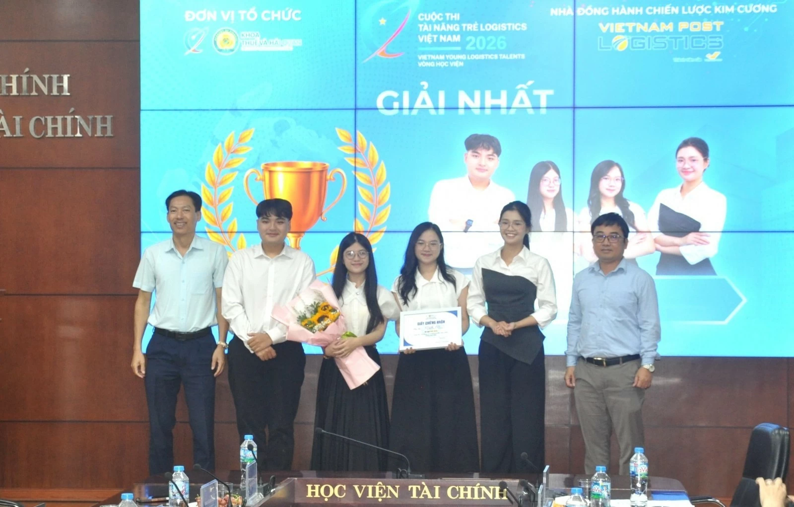 Đội Fourfold giành giải Nhất Tài năng trẻ Logistics Việt Nam 2026 cấp Học viện Tài chính Đội Fourfold giành giải Nhất Tài năng trẻ Logistics Việt Nam 2026 cấp Học viện Tài chính