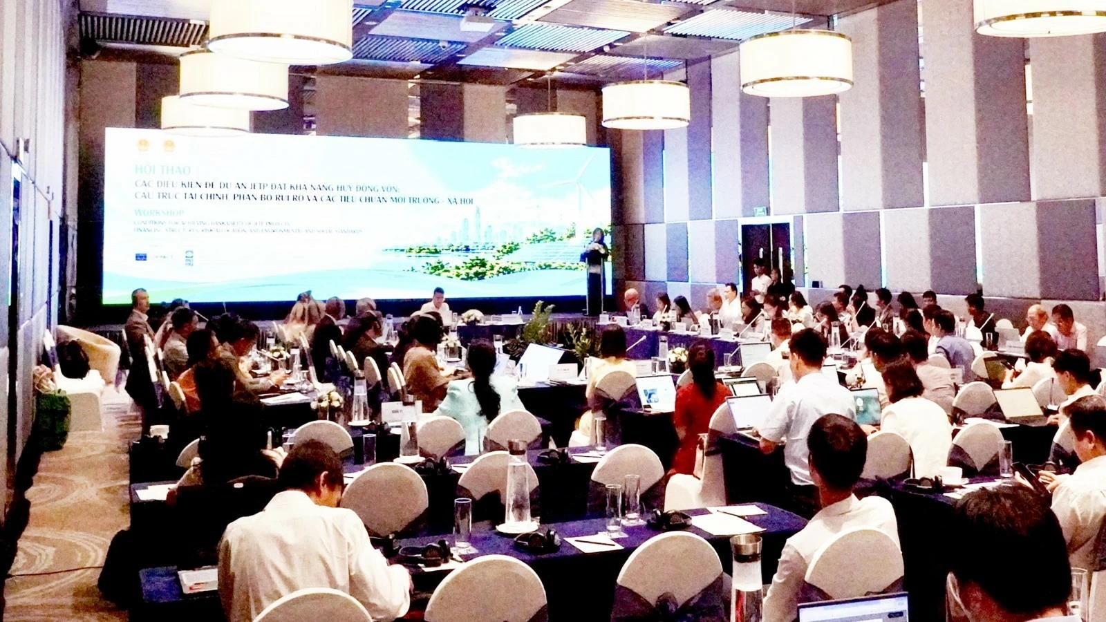Tháo gỡ điểm nghẽn tài chính cho các dự án JETP tại Việt Nam Tháo gỡ điểm nghẽn tài chính cho các dự án JETP tại Việt Nam
