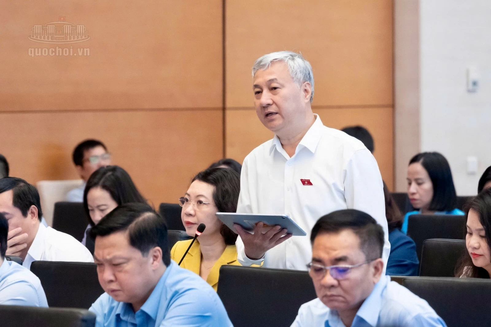 Chuyển tư duy chính sách từ hỗ trợ sang phát triển doanh nghiệp Chuyển tư duy chính sách từ hỗ trợ sang phát triển doanh nghiệp
