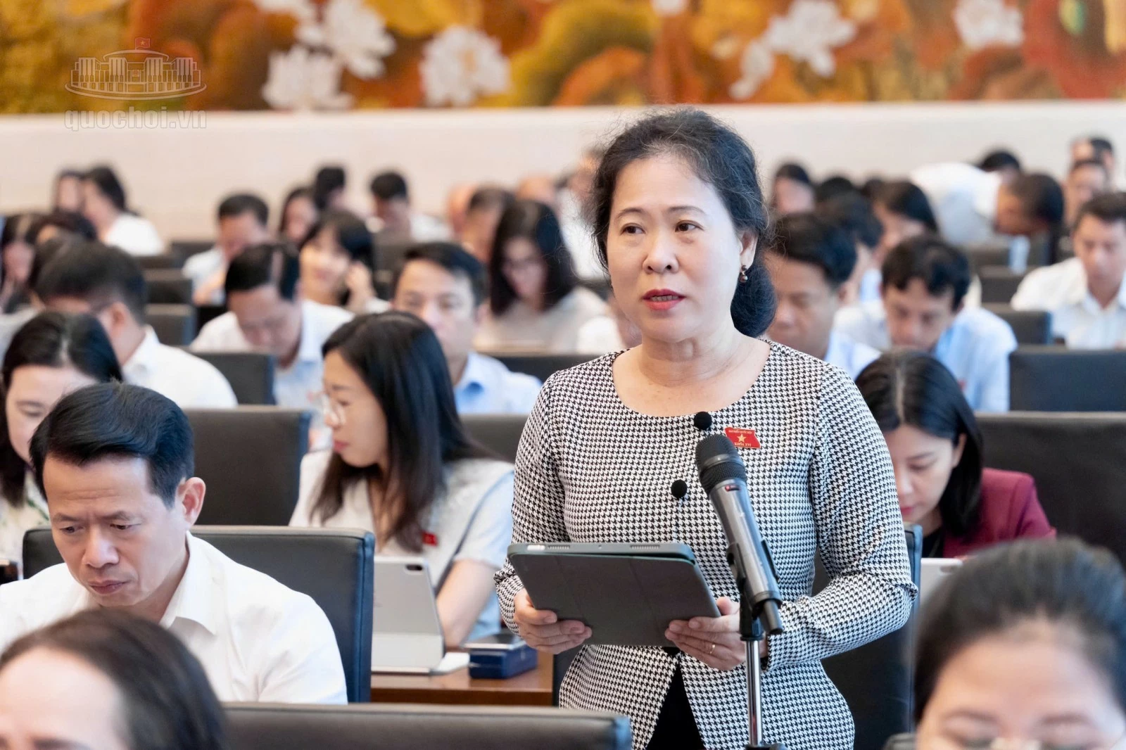 Chuyển tư duy chính sách từ hỗ trợ sang phát triển doanh nghiệp Chuyển tư duy chính sách từ hỗ trợ sang phát triển doanh nghiệp
