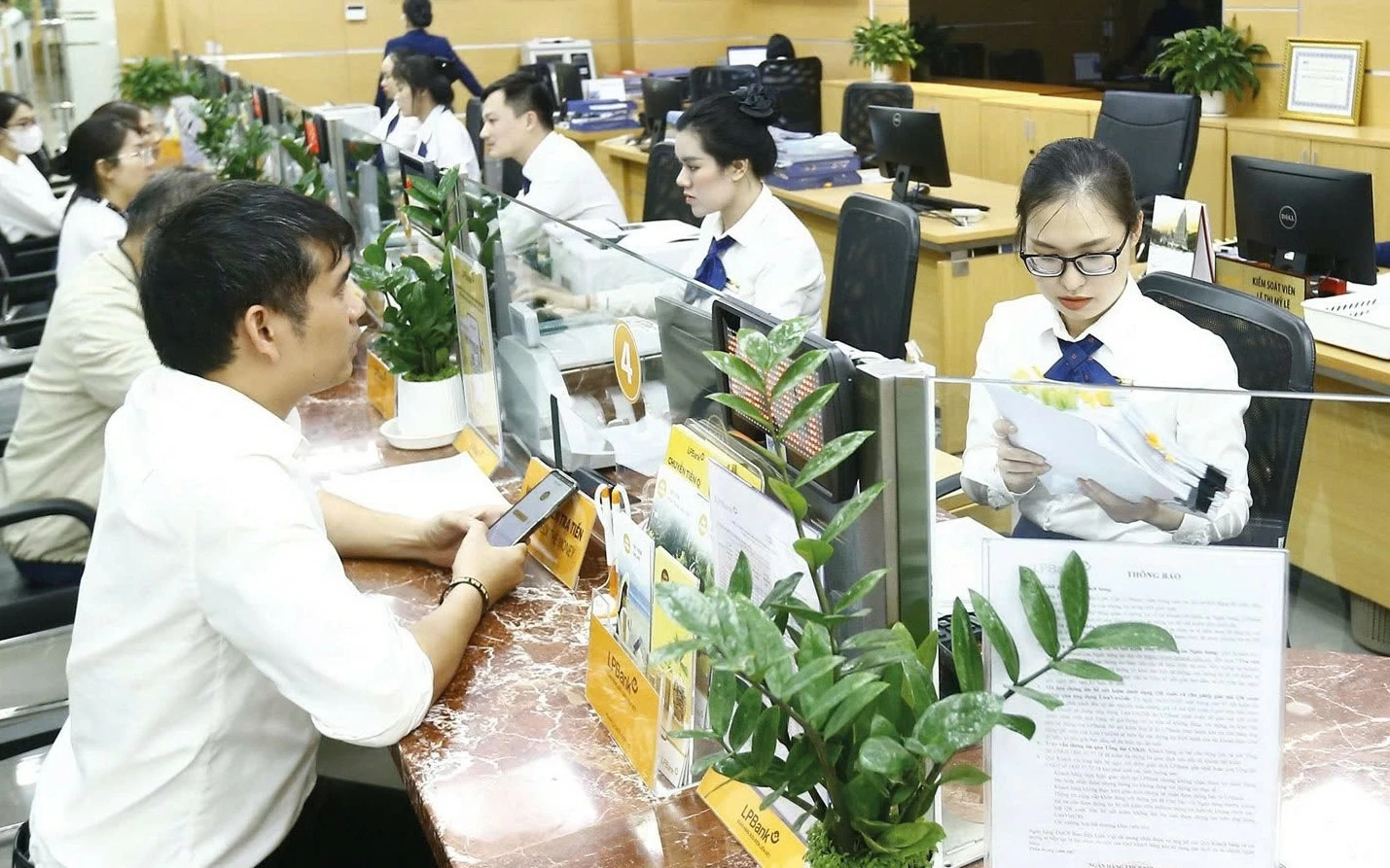 ngan hang tang mua lai trai phieu de keo dai ky han nguon von