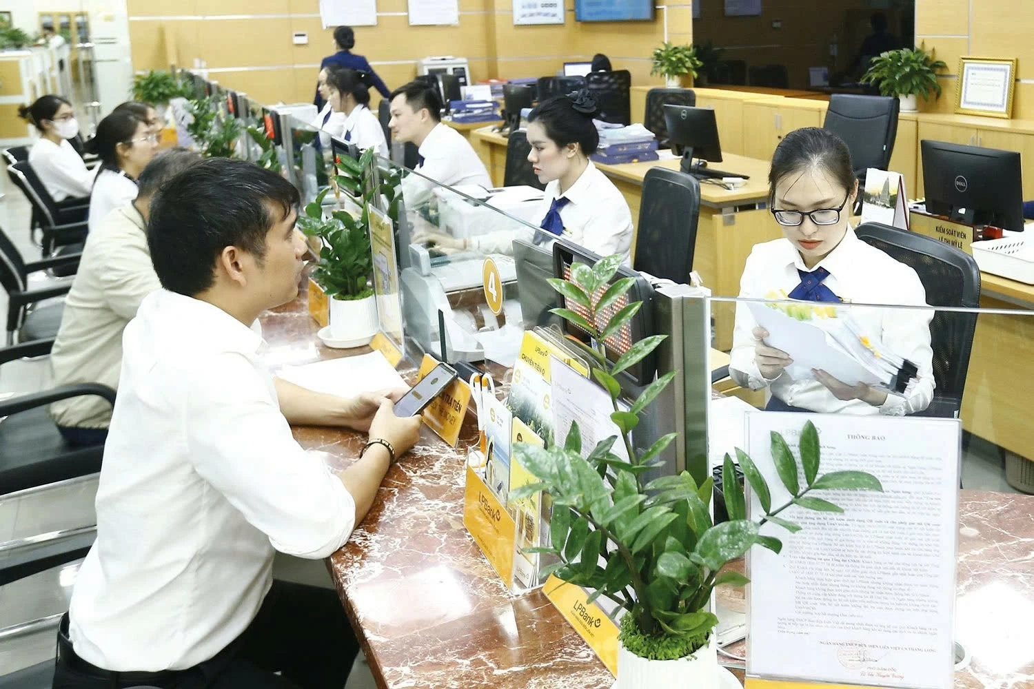 Ngân hàng tăng mua lại trái phiếu để kéo dài kỳ hạn nguồn vốn