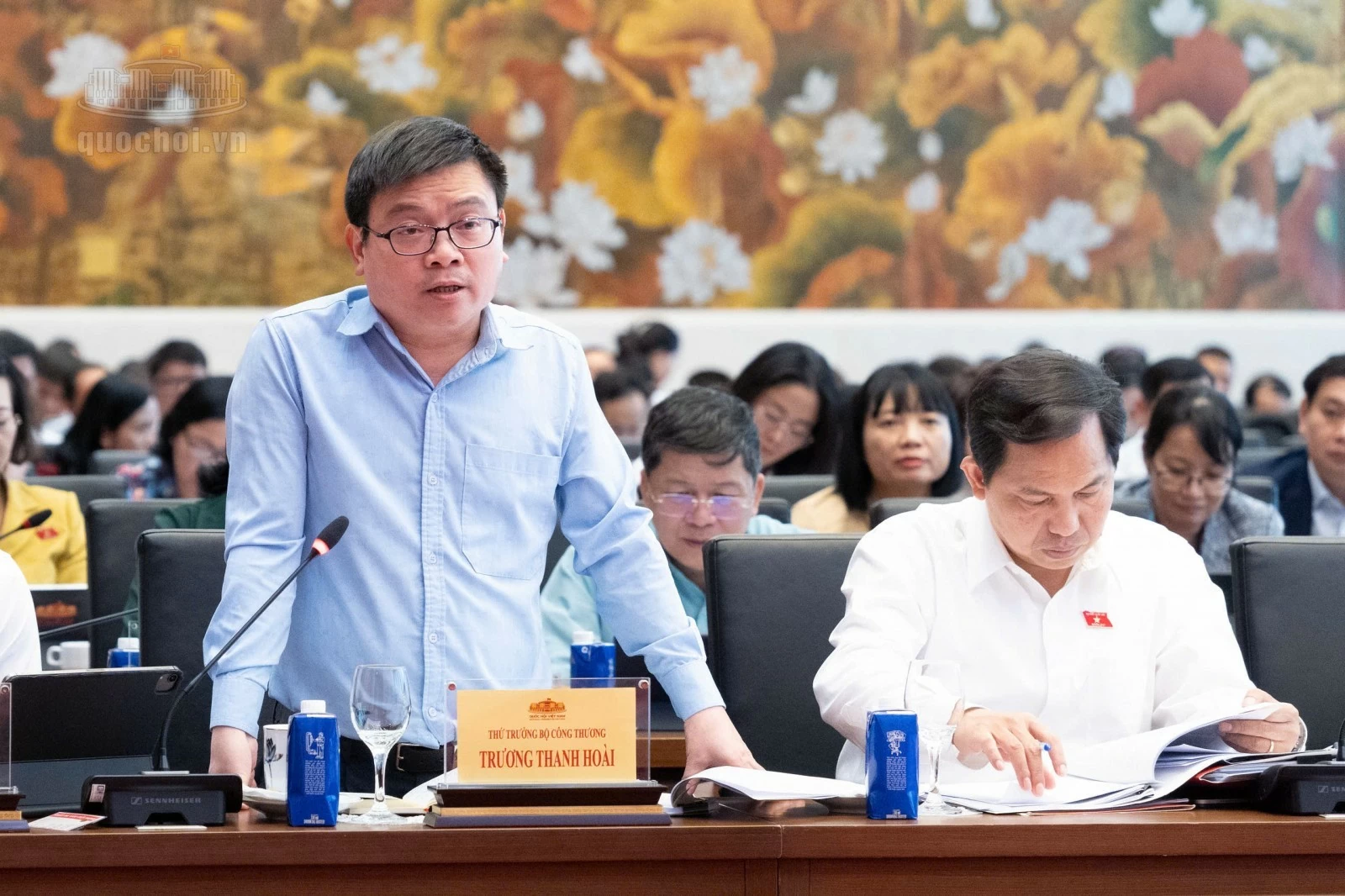 Giá điện hợp lý nhưng không chuyển mọi rủi ro, chi phí sang người sử dụng Giá điện hợp lý nhưng không chuyển mọi rủi ro, chi phí sang người sử dụng