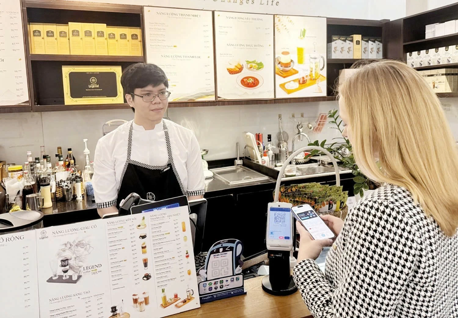 Thanh toán QR xuyên biên giới: Bài toán không dừng ở độ phủ