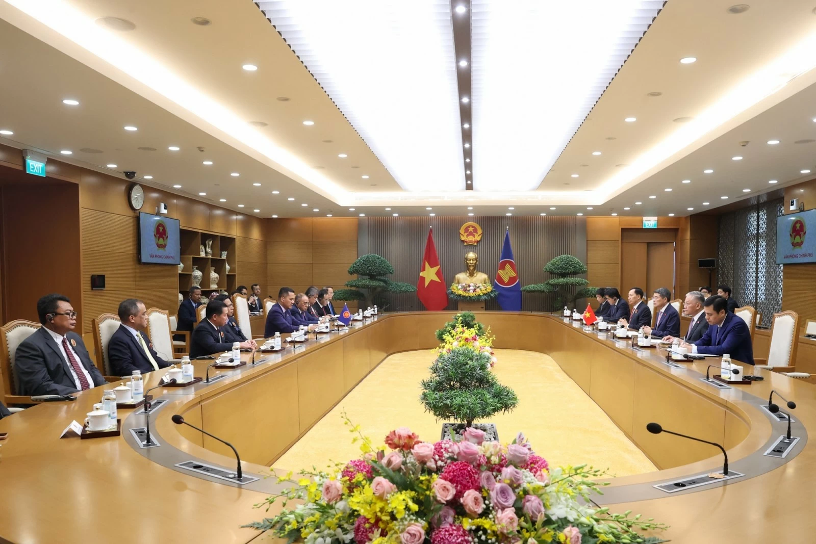 Thủ tướng tiếp đoàn lãnh đạo cơ quan thực thi pháp luật các nước ASEAN