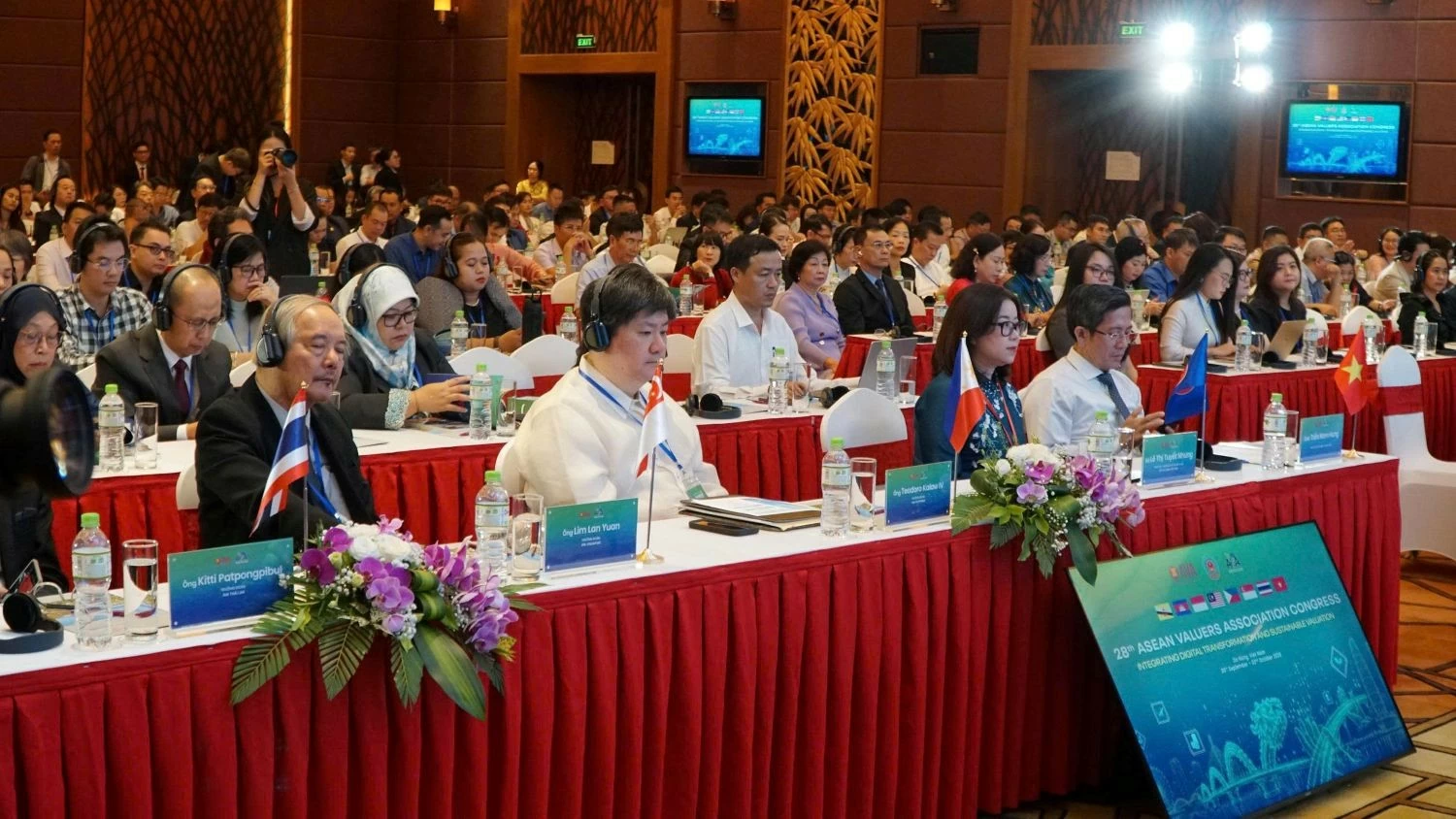 Hội nghị thu hút hơn 300 đại biểu liên quan chuyên ngành lĩnh vực thẩm định giá. Ảnh: Hà Minh