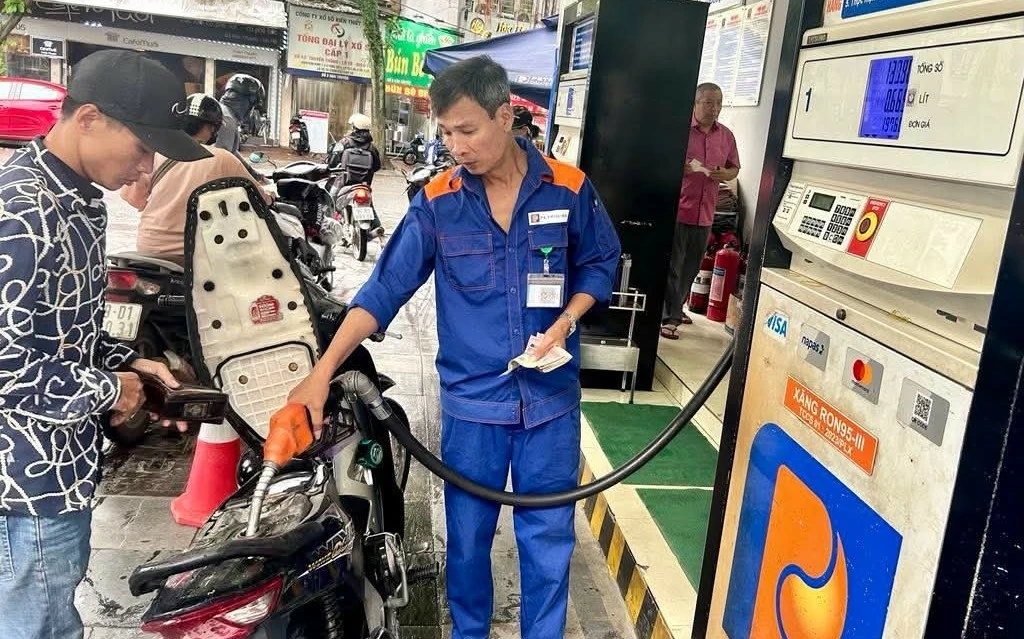 hai quan hoa toc huong dan doanh nghiep khai thue xang dau tu ngay 1 10