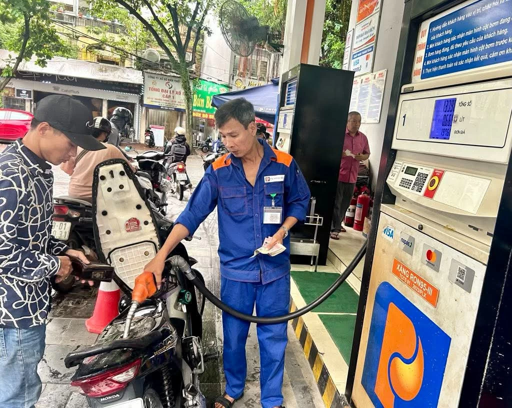 Hải quan hỏa tốc hướng dẫn doanh nghiệp khai thuế xăng dầu từ ngày 1/10 Hải quan hỏa tốc hướng dẫn doanh nghiệp khai thuế xăng dầu từ ngày 1/10