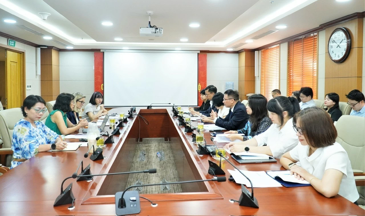 Thúc đẩy hợp tác phát triển thị trường vốn và thị trường các-bon