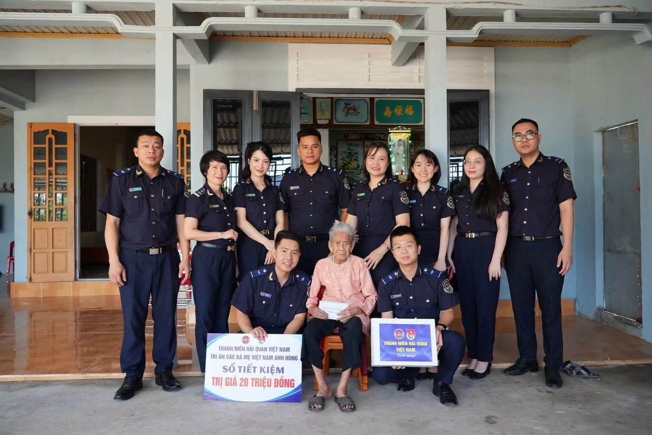 Tuổi trẻ Hải quan hiến kế số hóa, góp sức xây dựng Hải quan thông minh Tuổi trẻ Hải quan hiến kế số hóa, góp sức xây dựng Hải quan thông minh