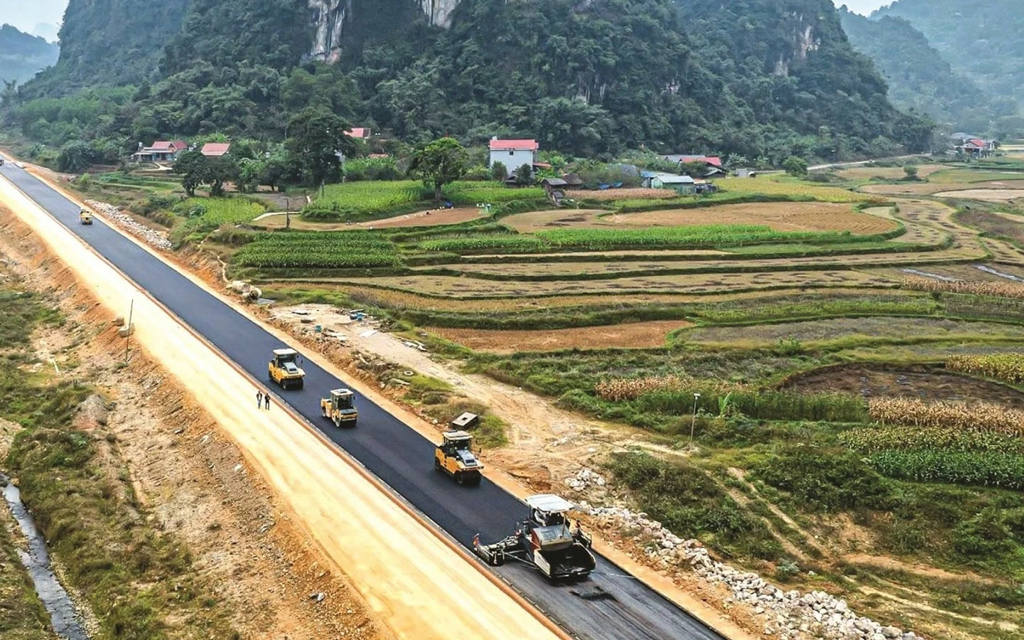 ap luc giai ngan dau tu cong trong chang nuoc rut