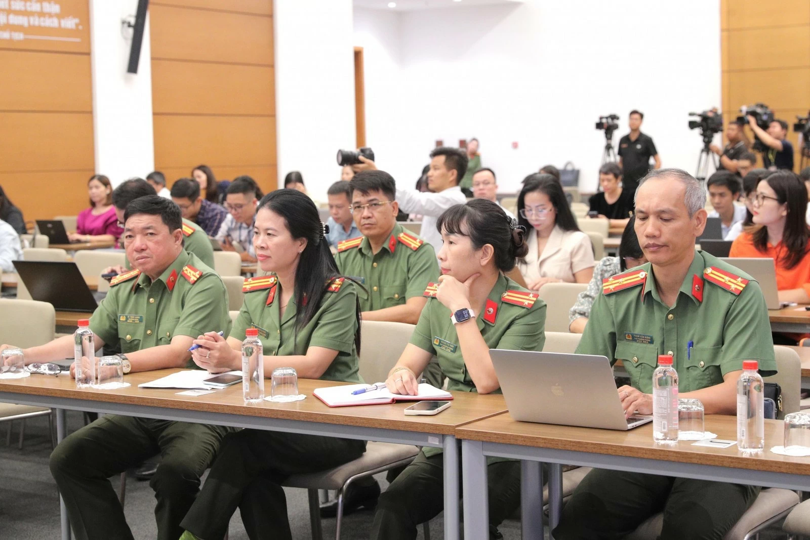 Phát triển văn hóa gắn với thượng tôn pháp luật và an ninh quốc gia Phát triển văn hóa gắn với thượng tôn pháp luật và an ninh quốc gia