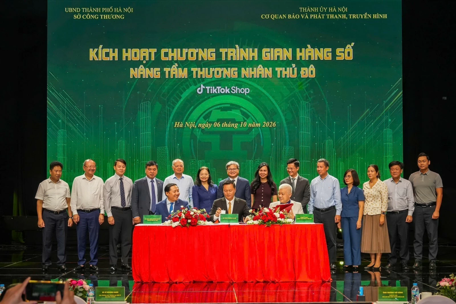 Hà Nội kích hoạt “Gian hàng số”, đưa OCOP lên TikTok Hà Nội kích hoạt “Gian hàng số”, đưa OCOP lên TikTok