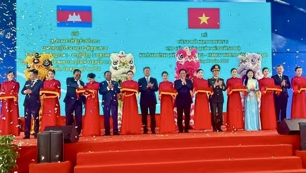 An Giang: Hải quan Khánh Bình bảo đảm thông quan cửa khẩu quốc tế kết nối Campuchia An Giang: Hải quan Khánh Bình bảo đảm thông quan cửa khẩu quốc tế