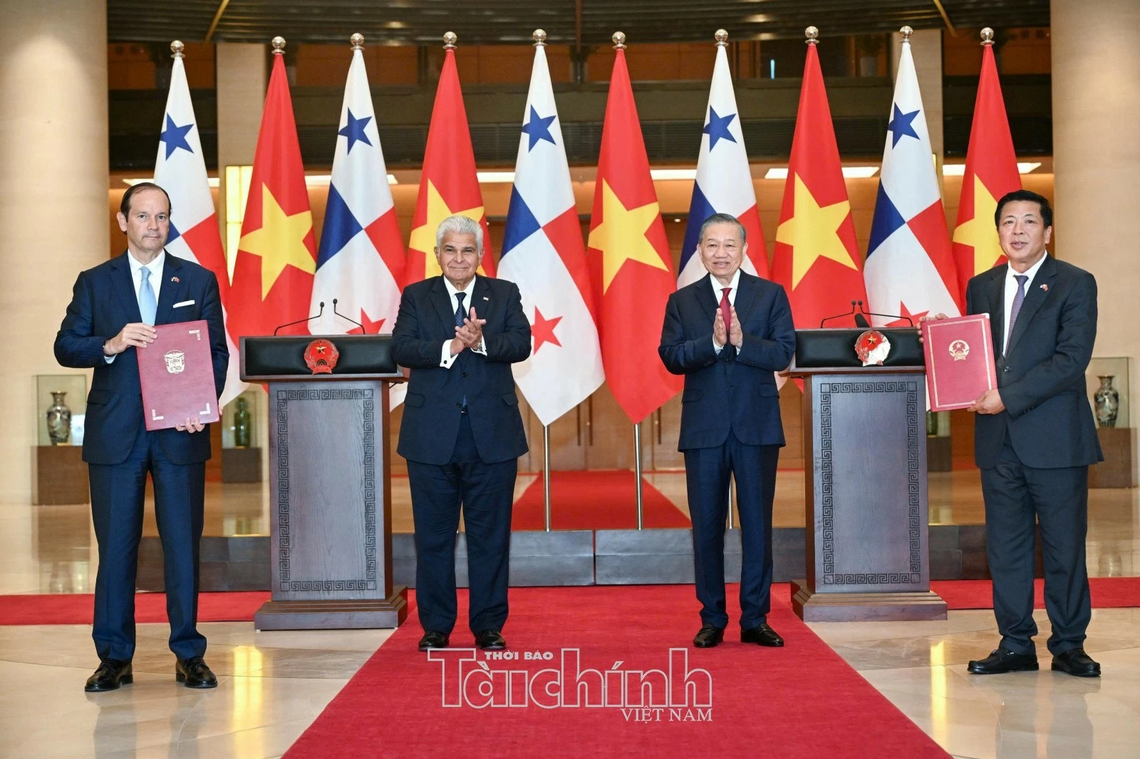 Tổng Bí thư, Chủ tịch nước Tô Lâm và Tổng thống Panama chứng kiến Lễ trao các văn kiện hợp tác Tổng Bí thư, Chủ tịch nước Tô Lâm và Tổng thống Panama chứng kiến Lễ trao các văn kiện hợp tác