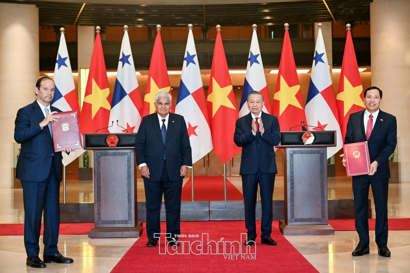 Tổng Bí thư, Chủ tịch nước Tô Lâm và Tổng thống Panama chứng kiến Lễ trao các văn kiện hợp tác Tổng Bí thư, Chủ tịch nước Tô Lâm và Tổng thống Panama chứng kiến Lễ trao các văn kiện hợp tác