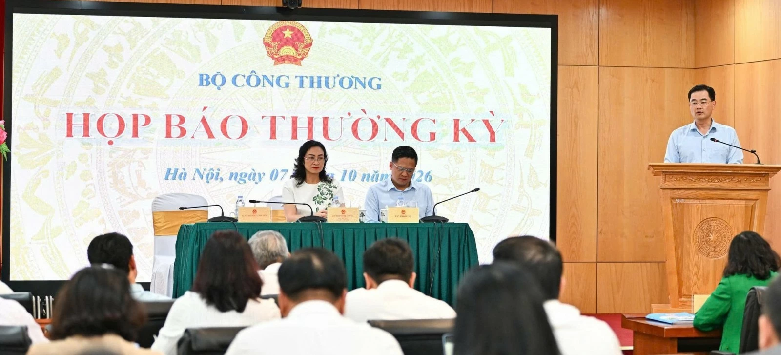 Củng cố nền tảng, khơi thông động lực tăng trưởng cuối năm