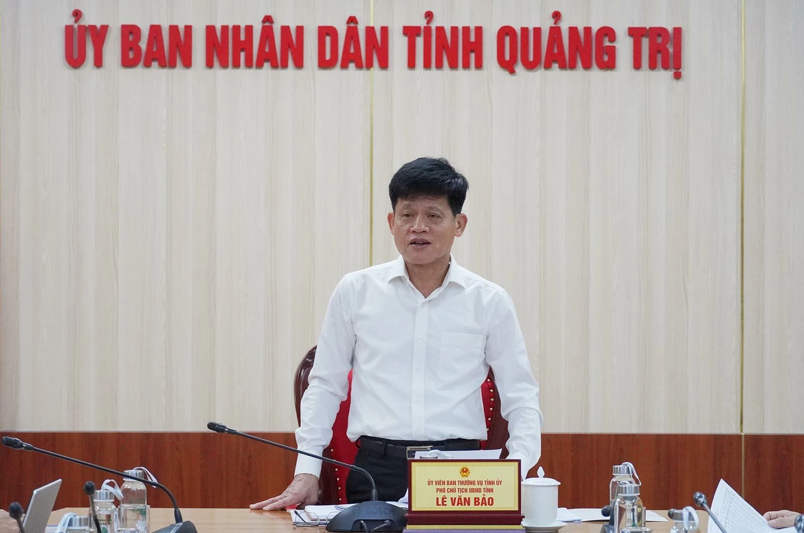 Phó Chủ tịch UBND tỉnh Quảng Trị Lê Văn Bảo yêu cầu ngành Thuế tiếp tục bám sát tiến độ thu ngân sách. Ảnh: Đặng Hà